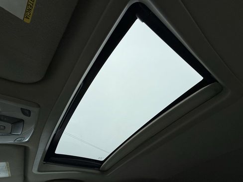 Used 2013 Toyota Sienna XLE image 27