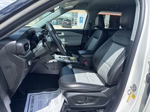 Used 2023 Ford Explorer XLT w/ Equipment Group 202A AWD/4WD image 33