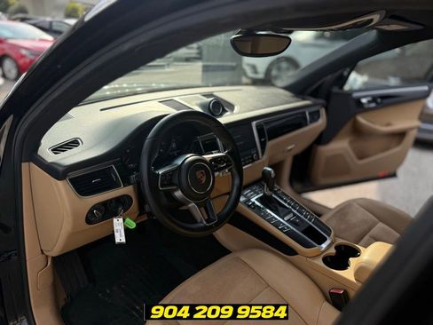 Used 2018 Porsche Macan AWD/4WD image 24