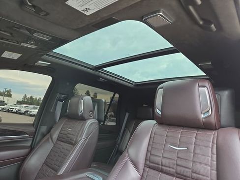 Used 2021 Cadillac Escalade Premium Luxury Platinum AWD/4WD image 34