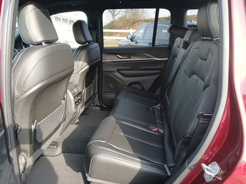 New 2025 Jeep Grand Cherokee Limited image 12