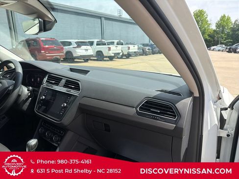 Used 2021 Volkswagen Tiguan SEL AWD/4WD image 39