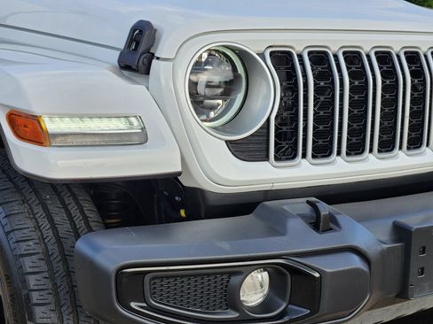 Used 2024 Jeep Wrangler Unlimited Sahara AWD/4WD image 9