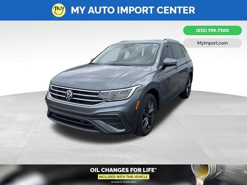 Used 2023 Volkswagen Tiguan SE w/ Panoramic Sunroof Package AWD/4WD image 3