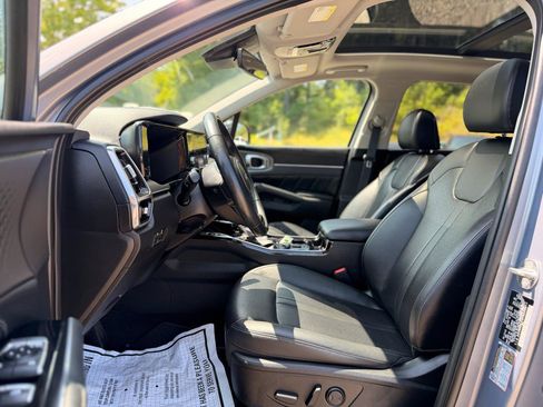 Used 2023 Kia Sorento SX AWD/4WD image 11