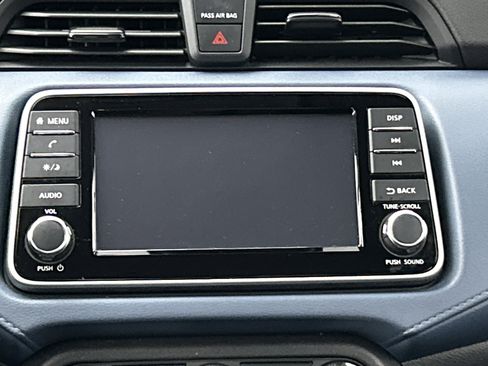 Used 2025 Nissan Versa SV image 18