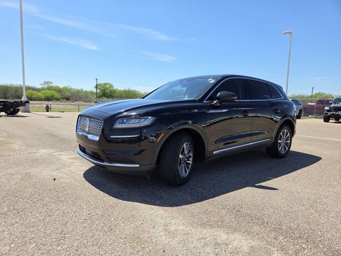 Used 2022 Lincoln Nautilus Reserve image 3