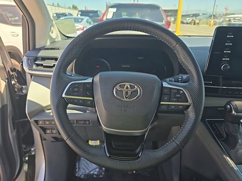Used 2022 Toyota Sienna Limited AWD/4WD image 8