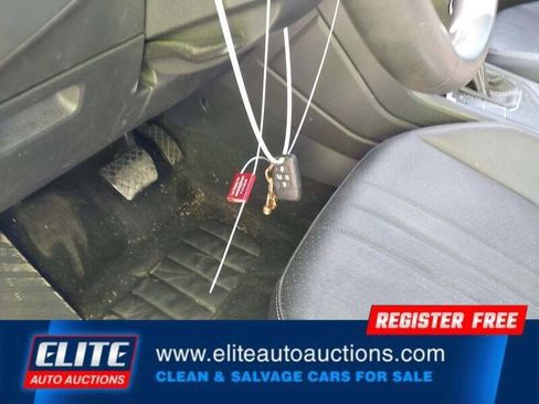 Used 2022 Volkswagen Tiguan SE w/ Panoramic Sunroof Package image 22