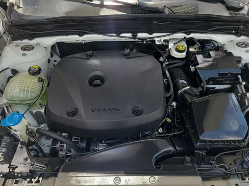 Used 2021 Volvo XC40 T4 Momentum w/ Premium Package FWD image 25