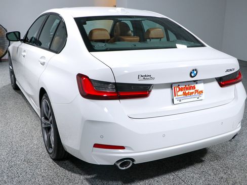 Used 2023 BMW 330i Sedan w/ Premium Package RWD image 8