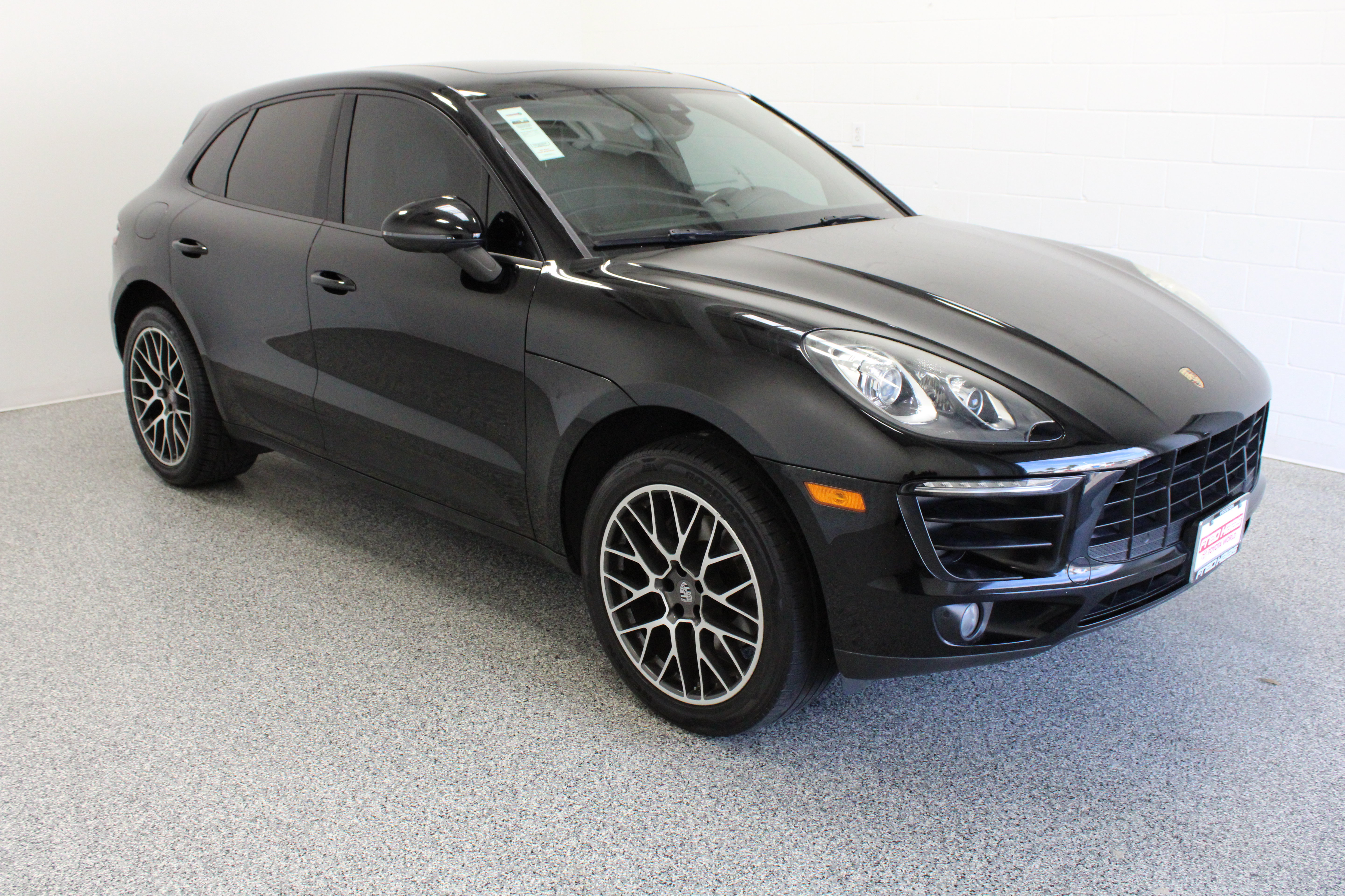 Used 2018 Porsche Macan Sport Edition AWD/4WD image 4