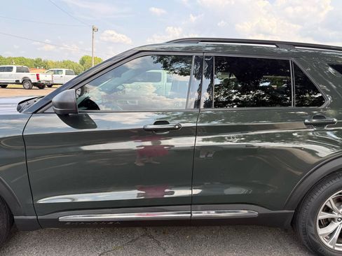 Used 2023 Ford Explorer XLT w/ Equipment Group 202A RWD image 39