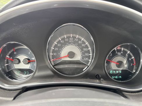 Used 2011 Chrysler 200 Touring FWD image 25