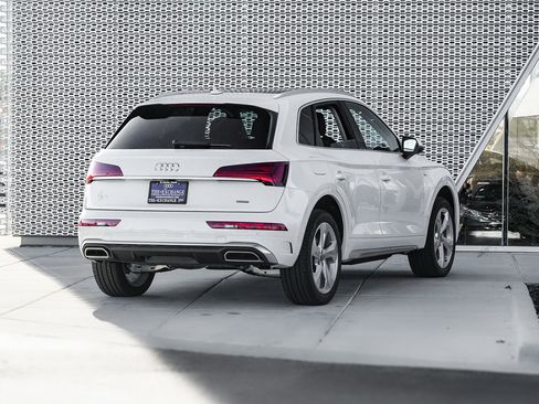Certified 2025 Audi Q5 2.0T Premium Plus w/ Premium Plus Package image 3