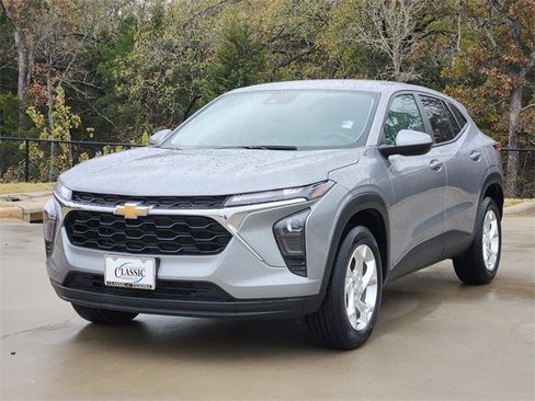 Certified 2024 Chevrolet Trax LS w/ LS Convenience Package image 4