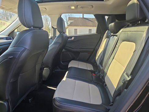 Used 2022 Ford Escape Titanium w/ Titanium Elite Package AWD/4WD image 10