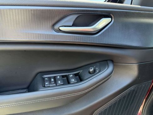 Used 2025 Jeep Grand Cherokee Laredo X w/ Luxury Tech Group I AWD/4WD image 24