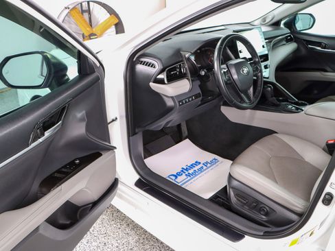 Used 2022 Toyota Camry XSE w/ Navigation Package image 3