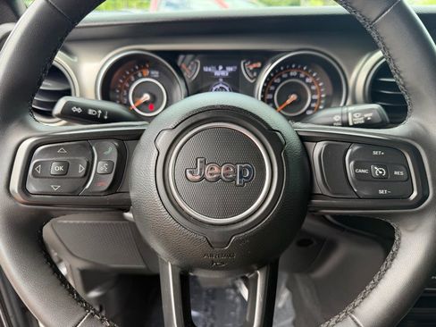 Used 2023 Jeep Gladiator Sport image 24