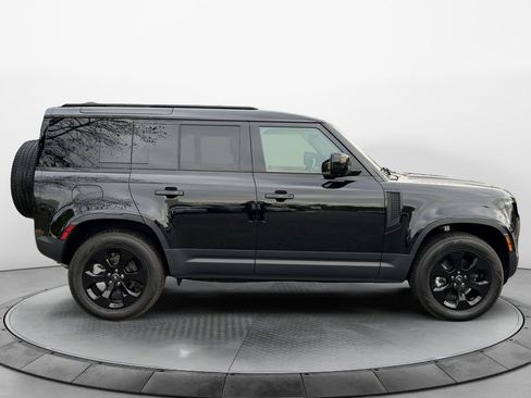 Used 2025 Land Rover Defender 110 S image 8