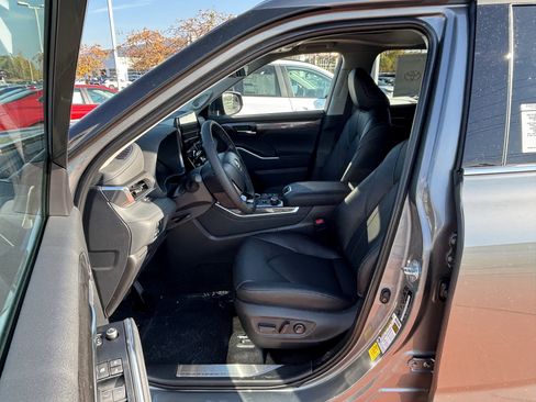 New 2026 Toyota Highlander Limited image 5