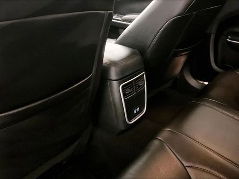 Used 2023 Chrysler 300 Touring AWD/4WD image 10