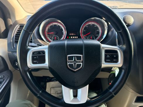 Used 2016 Dodge Grand Caravan American Value Package w/ UConnect Hands-Free Group FWD image 20