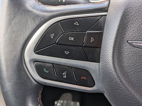 Used 2018 Chrysler Pacifica Touring-L FWD image 20