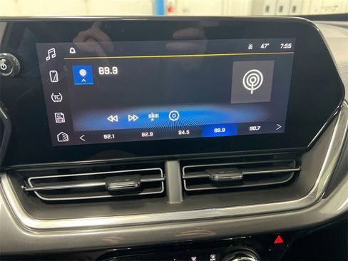 Used 2024 Chevrolet Trax ACTIV w/ Sunroof Package image 13