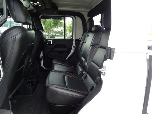 Used 2023 Jeep Gladiator Overland AWD/4WD image 12
