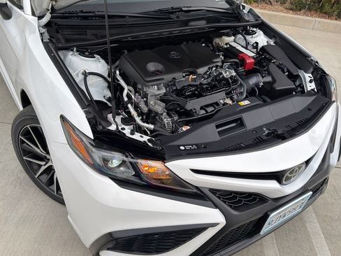 Used 2024 Toyota Camry SE FWD image 4