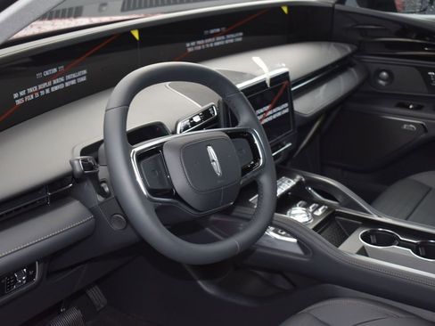 New 2026 Lincoln Nautilus Reserve w/ Jet Appearance Package AWD/4WD image 8