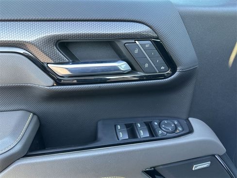 Used 2023 Chevrolet Silverado 1500 ZR2 w/ Technology Package image 13