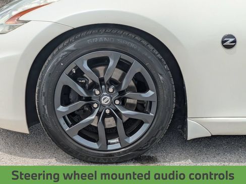 Used 2015 Nissan 370Z Coupe RWD image 12