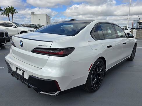 New 2026 BMW i7 eDrive50 w/ M Sport Package image 3