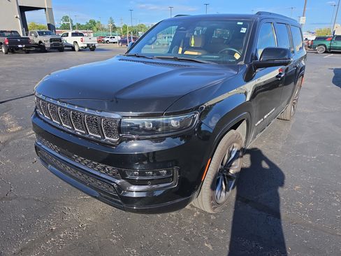 Used 2025 Jeep Grand Wagoneer L Series III w/ Rear Seat Video Group 1 AWD/4WD image 8