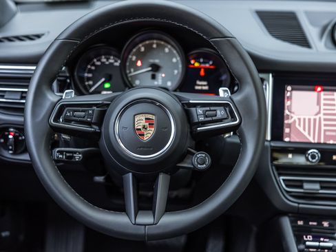 Certified 2023 Porsche Macan S AWD/4WD image 13