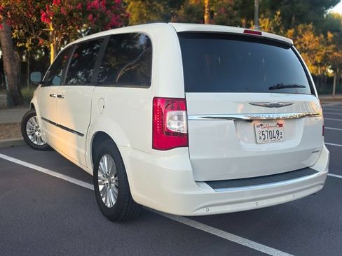 Used 2012 Chrysler Town & Country Limited w/ Luxury Group FWD image 38