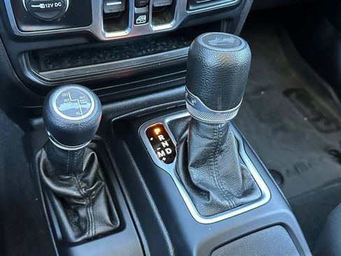 Used 2023 Jeep Wrangler Unlimited AWD/4WD image 29