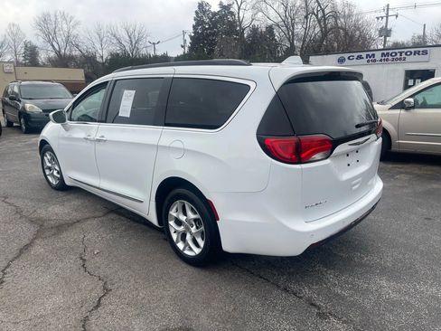 Used 2017 Chrysler Pacifica Touring-L w/ Tire & Wheel Group image 8