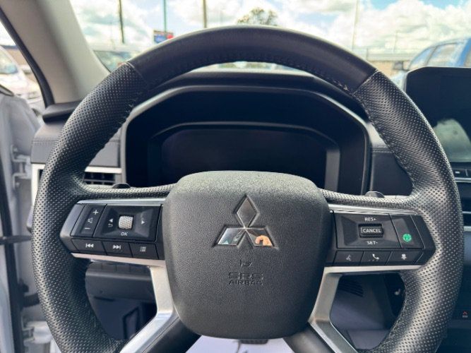 Used 2023 Mitsubishi Outlander SEL FWD image 20