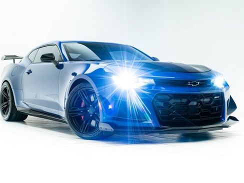 Used 2018 Chevrolet Camaro ZL1 RWD image 5