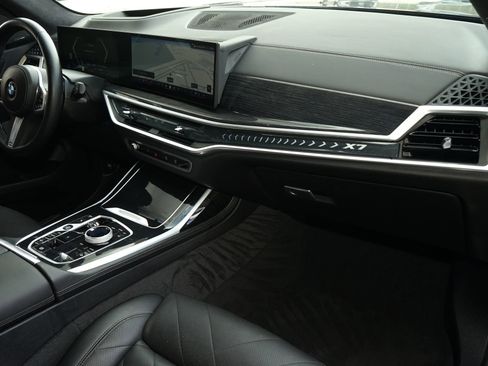 Used 2024 BMW X7 xDrive40i w/ Executive Package image 11