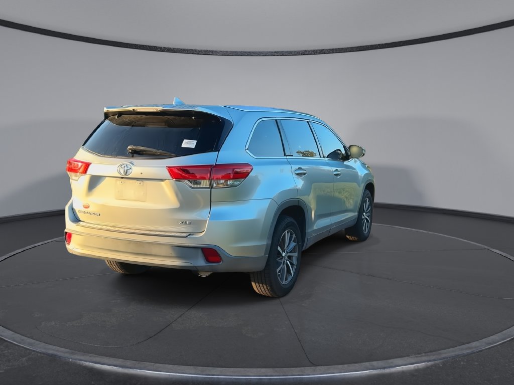 Used 2019 Toyota Highlander XLE FWD image 8