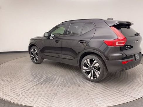 Used 2024 Volvo XC40 B5 Plus w/ Protection Package Premier AWD/4WD image 4