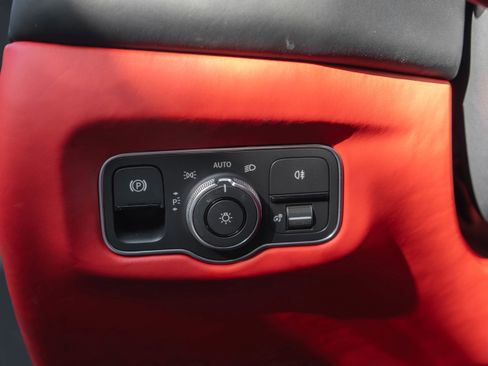 Used 2023 Aston Martin V8 Vantage Coupe image 17