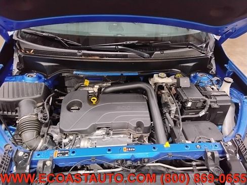 Used 2024 GMC Terrain SLT w/ Infotainment Package II image 9