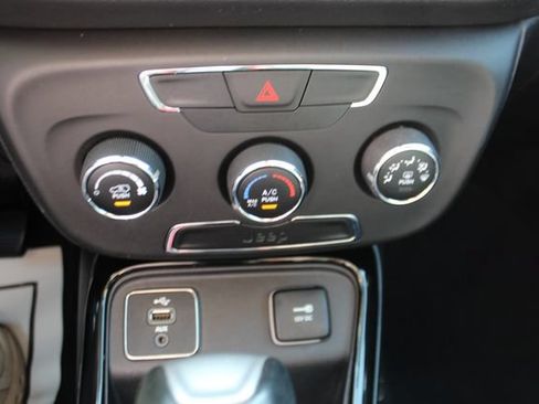 Used 2018 Jeep Compass Latitude FWD image 20