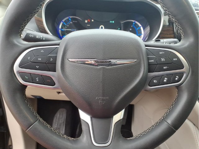 Used 2023 Chrysler Pacifica Limited FWD image 13
